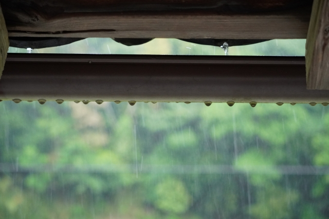 雨漏りを解決する屋根修理とは？原因調査から修理方法まで解説